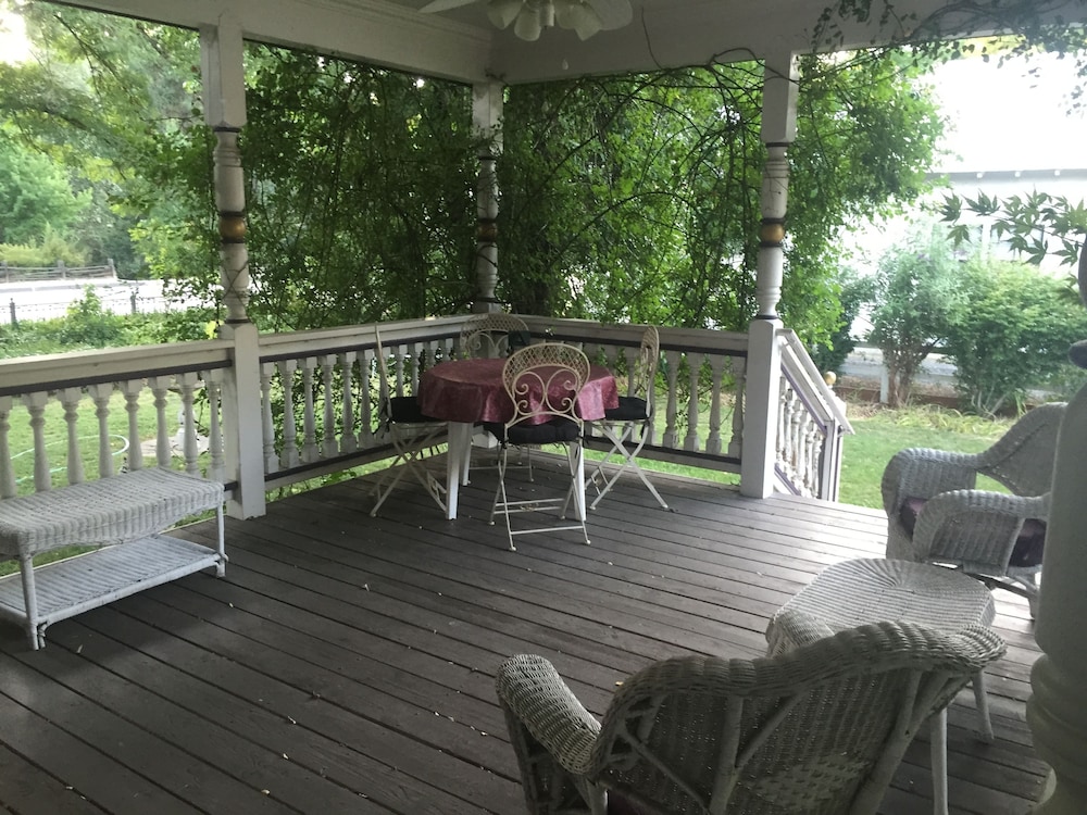 Weaverville Whitmore Inn - photo 46