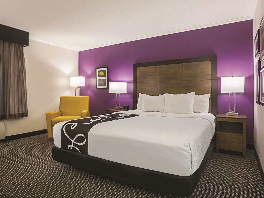 La Quinta Inn & Suites by Wyndham Atlanta Midtown Buckhead - photo 15