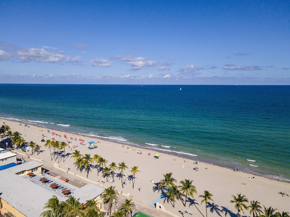 Tropic Isle Hotel and Apartment - photo 44
