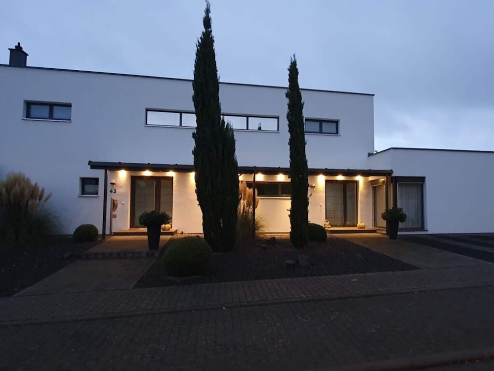 Uitzicht op de Pellenz — 4-Star Luxury Hotel in Andernach, Germany
