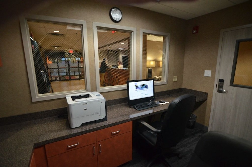 Hampton Inn Ft Payne - photo 18