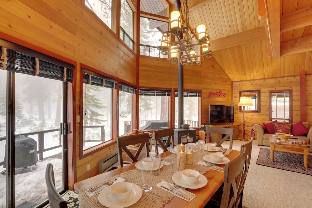 2 Mi to Northstar Resort Idyllic Cabin with Shuttle in Truckee, United States