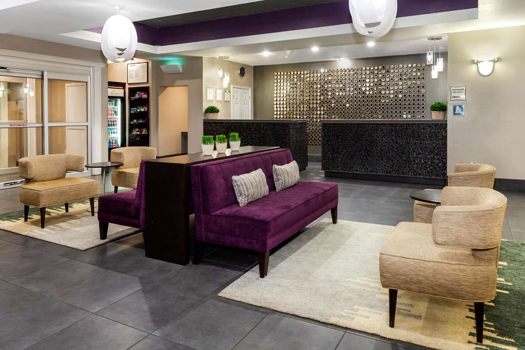 La Quinta Inn & Suites by Wyndham Laredo Airport - photo 7