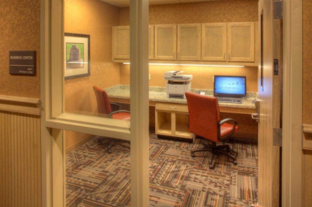 Hampton Inn & Suites Dodge City - photo 37