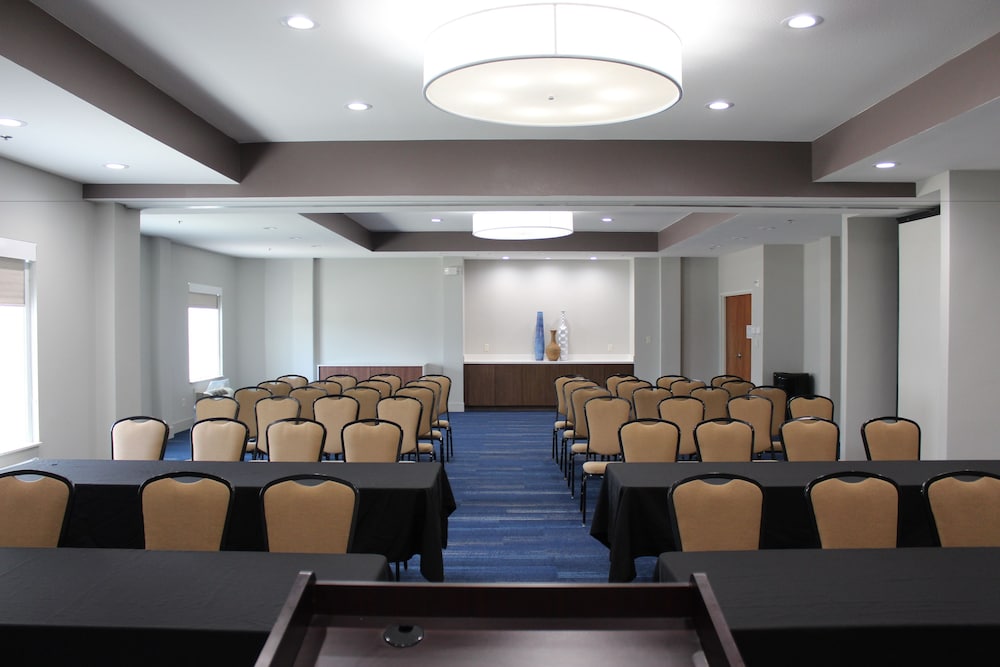 Holiday Inn Express & Suites Mansfield by IHG - photo 58