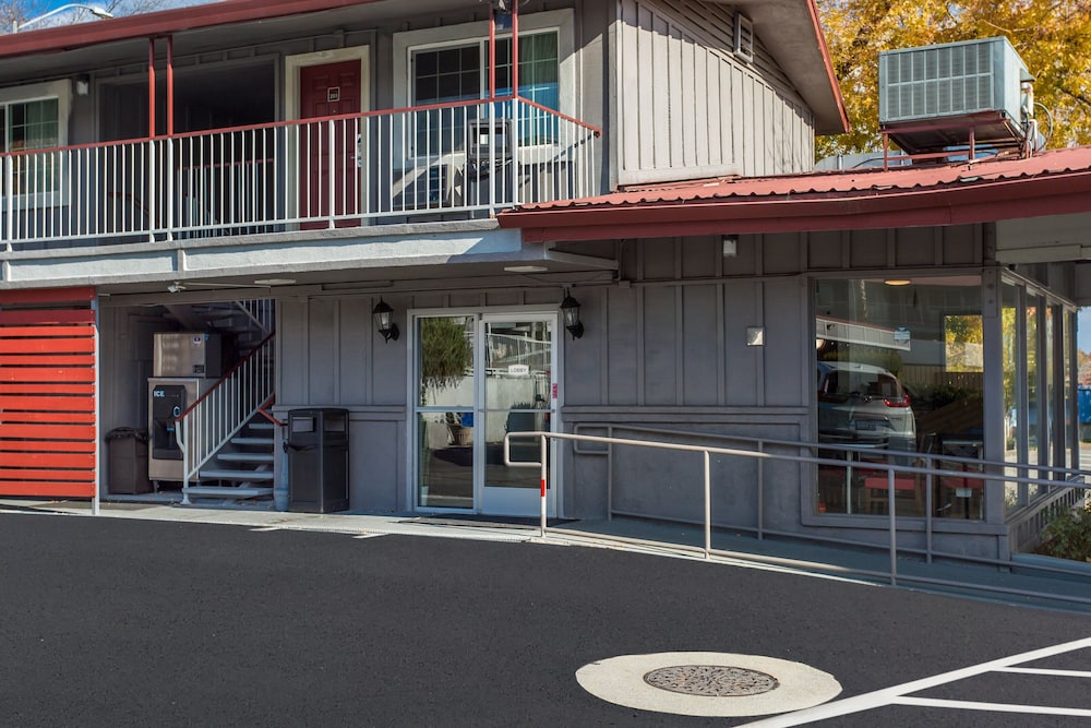 Red Roof Inn Redding - photo 36