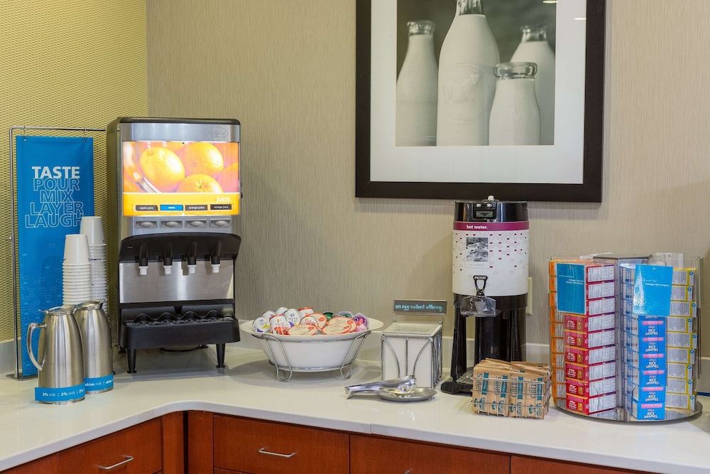 Hampton Inn & Suites Knoxville Downtown - photo 21