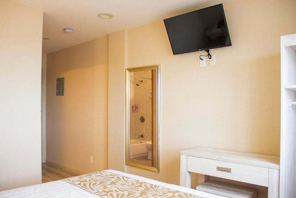 Phoenix Hotel - photo 13