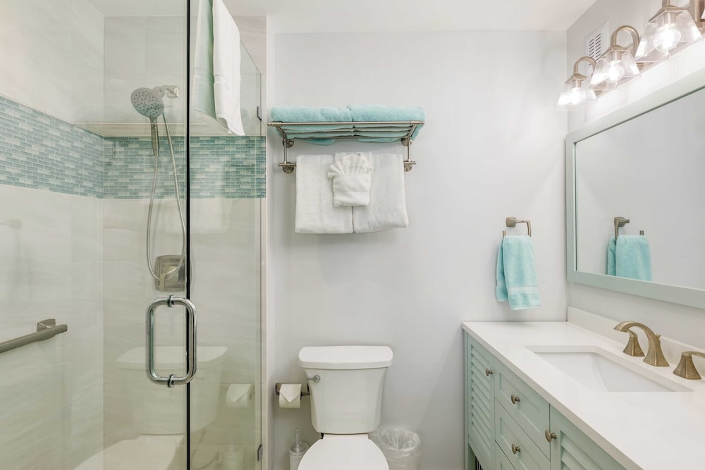 Bahamian Reed by Avantstay Walk to Everything w Community Pool Month Long Stays Only - photo 16
