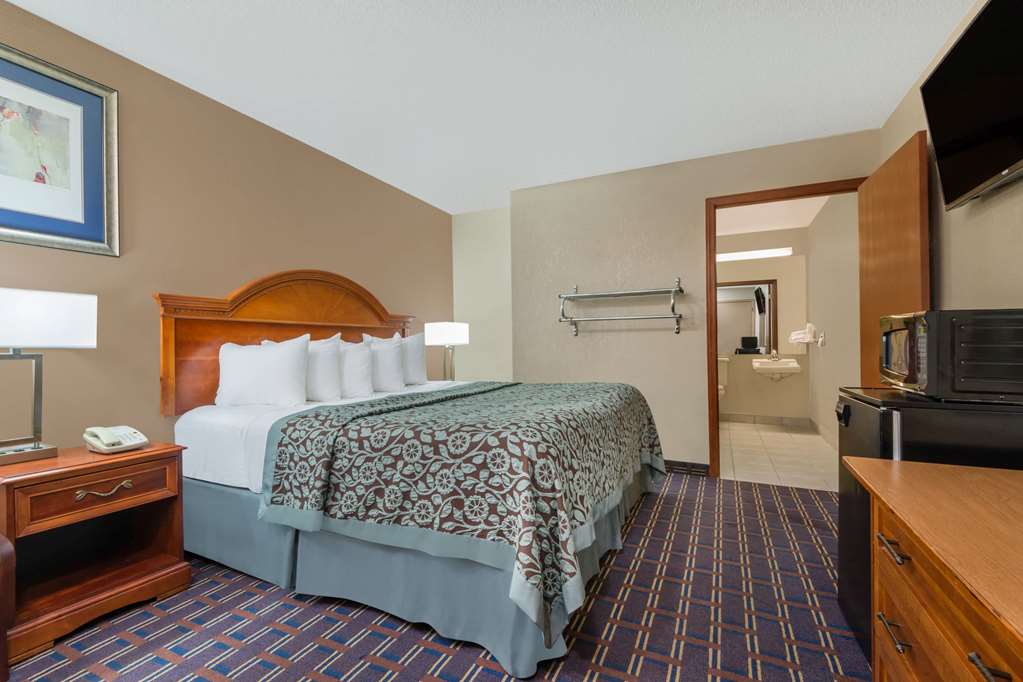 Days Inn by Wyndham Maumee Toledo - photo 11