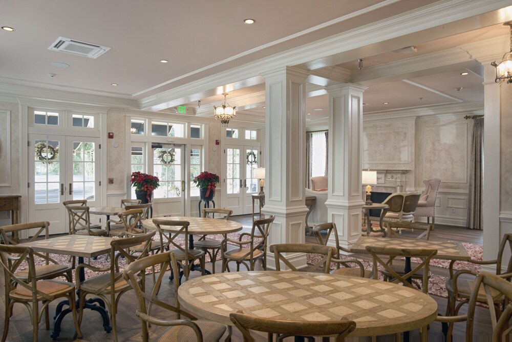 Old Town Bluffton Inn - photo 2