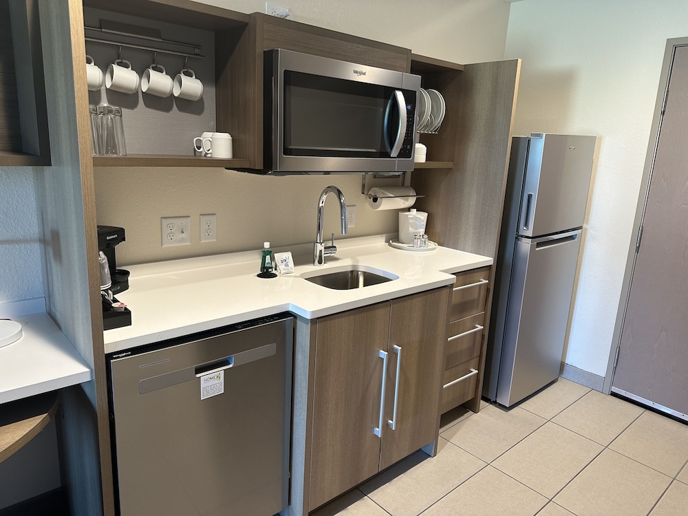 Home2 Suites By Hilton Racine - photo 22