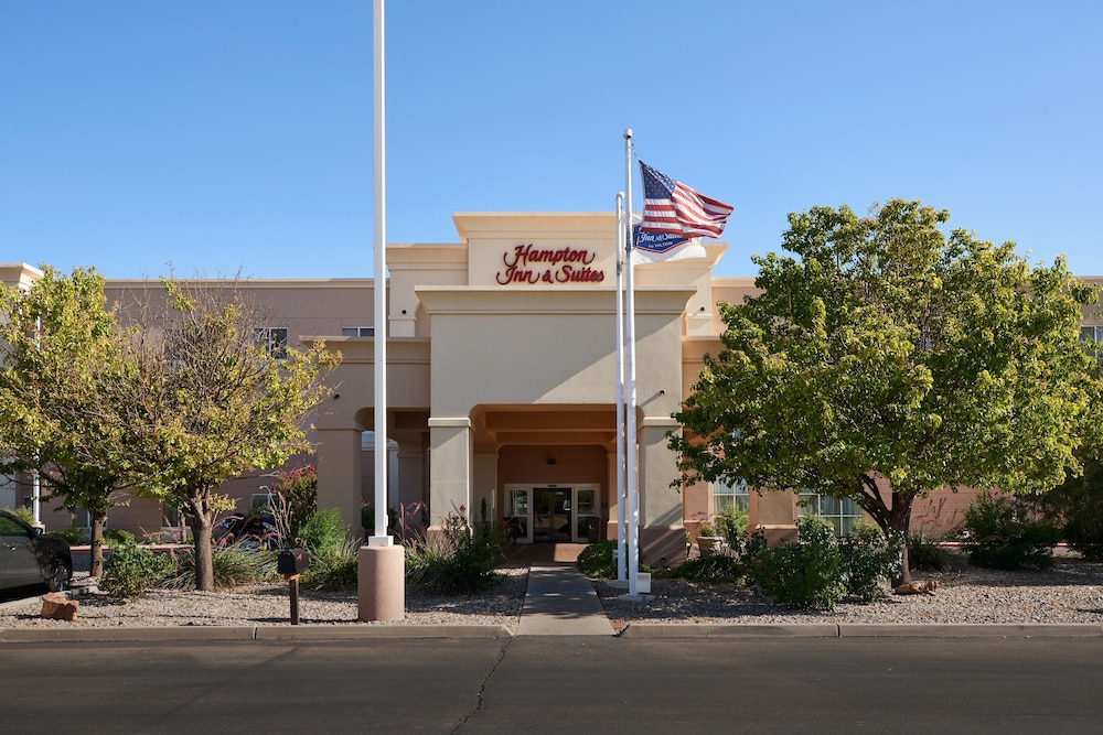 Hampton Inn & Suites Roswell - photo 32