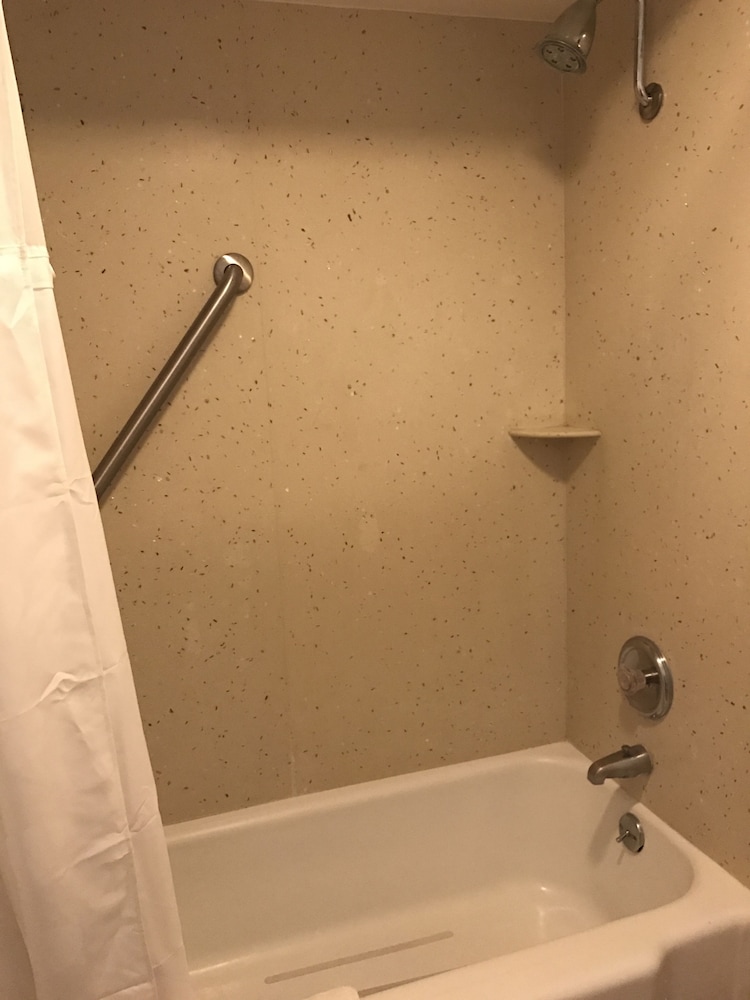 Ramada by Wyndham Torrance - photo 14