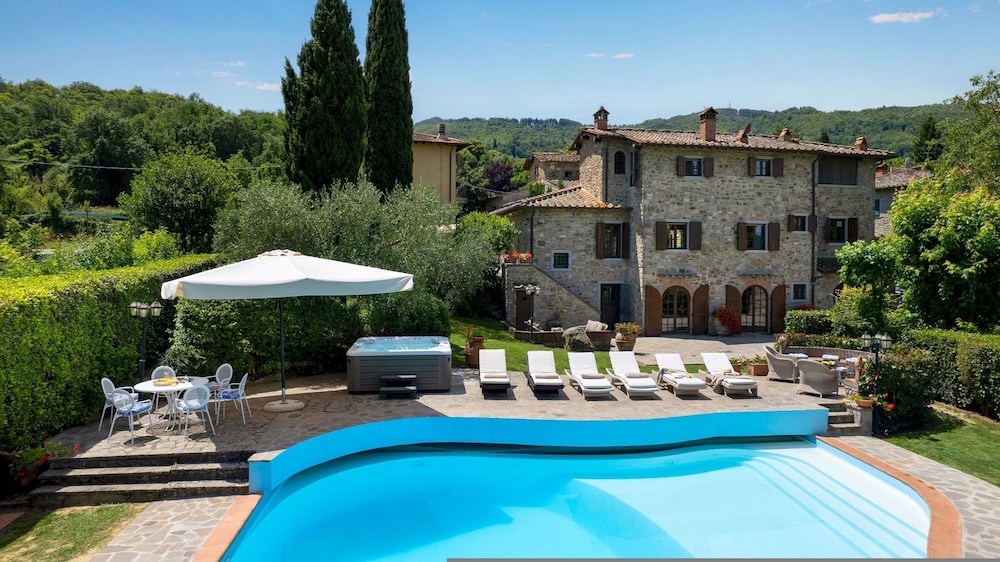 Casa Paggetti 8 Emma Villas — 4-Star Luxury Hotel in Greve In Chianti, Italy