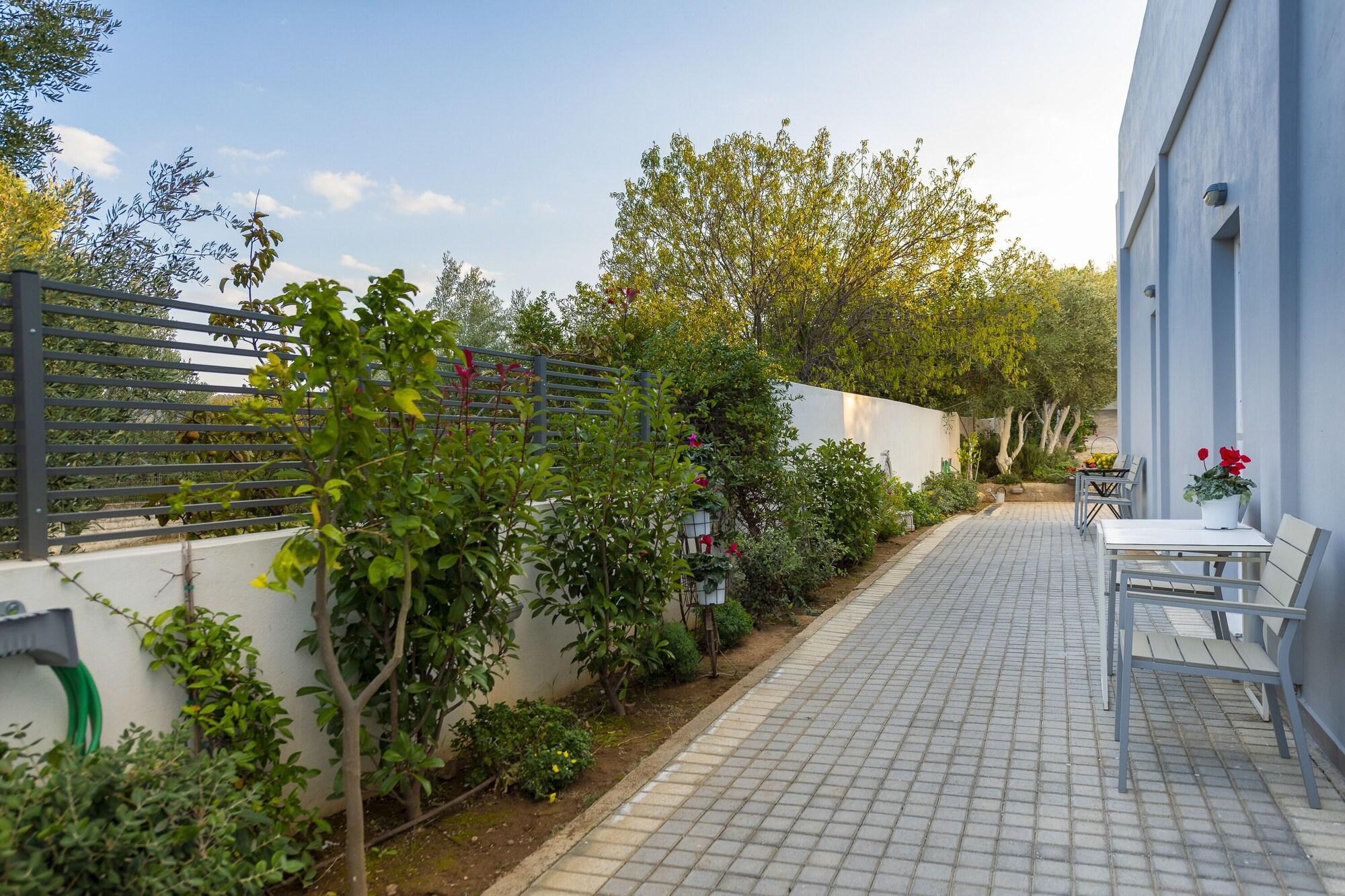 Comfort Stay Airport Studios FREE shuttle from the Athens airport — hotel in Spata