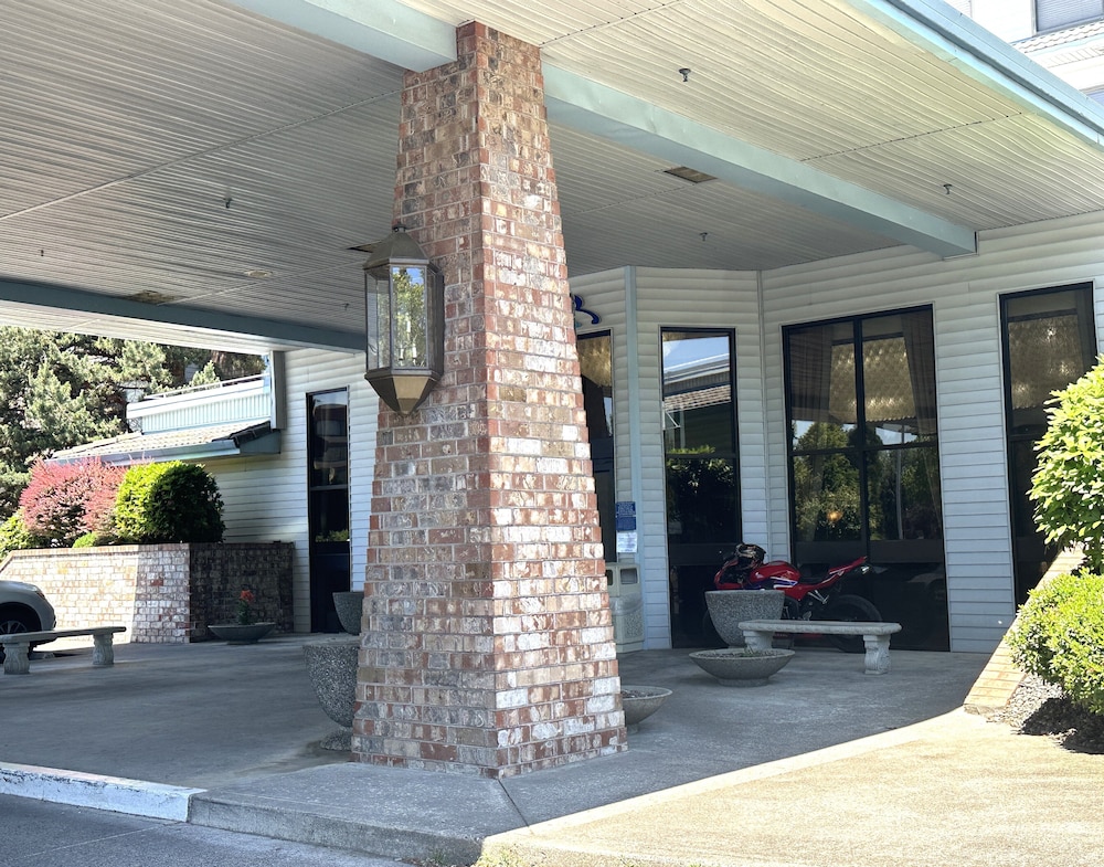 Sojourn Suites Portland Airport - photo 26
