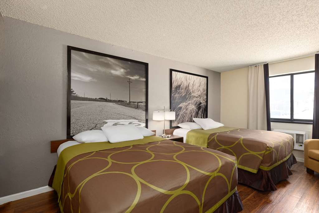 Super 8 by Wyndham Dodge City - photo 23