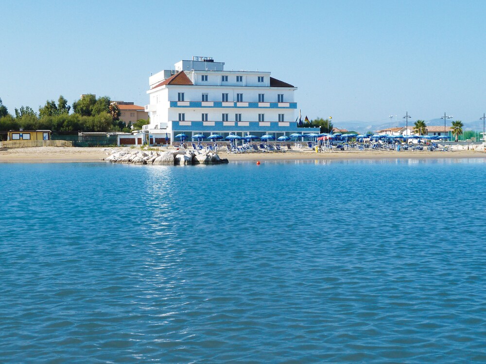 Hotel Strand — Montenero Di Bisaccia