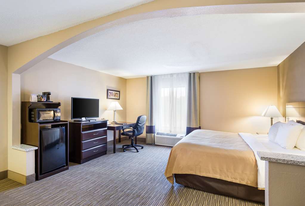 Quality Inn I 70 Near Kansas Speedway - photo 24