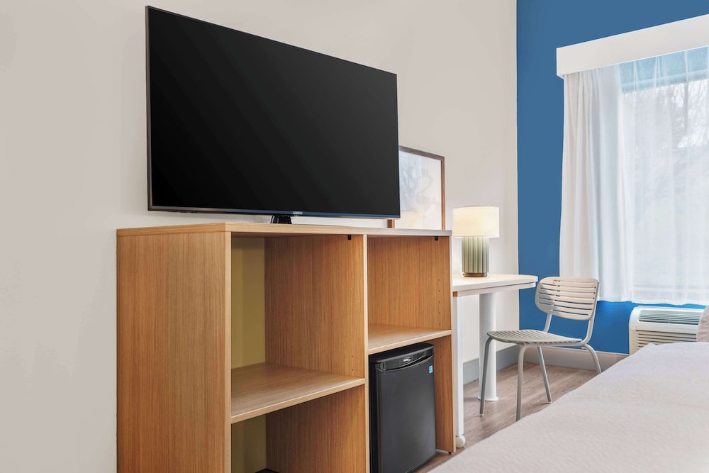 Spark by Hilton Winchester - photo 13