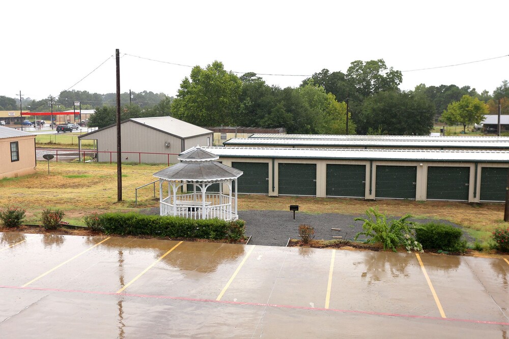 Executive Inn & Suites Jewett - photo 44