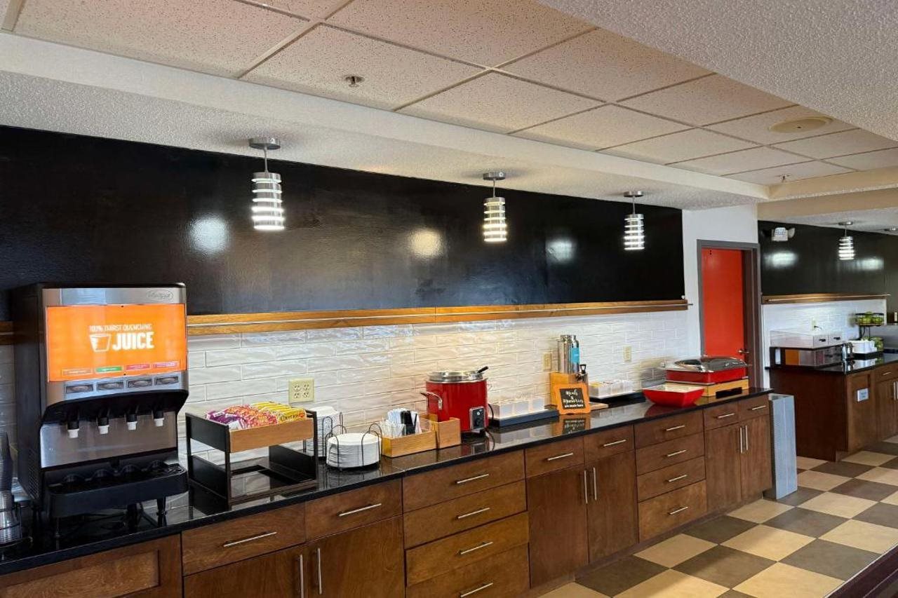 SureStay by Best Western Forsyth Decatur - photo 9