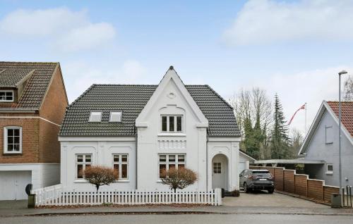 3 Bedroom Stunning Home In Rødby — 4-Star Luxury Hotel in Rodby, Denmark