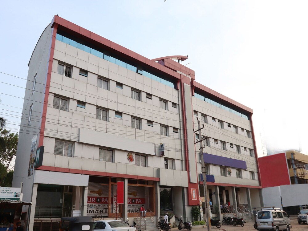 Oyo 11615 Lotus Inn - last minute hotel in Mysore