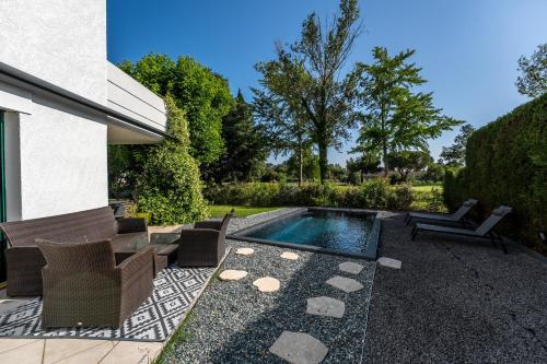 1ere Ligne Sur Le Golf Piscine Clim Barbecue in Baillargues, France