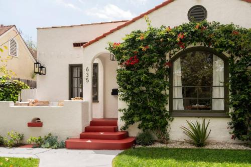 Charming Pet Friendly Casa in the heart of LA — 4-Star Luxury Hotel in Los Angeles, United States