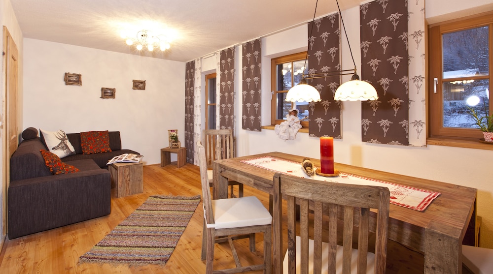 Chalet s'Tyrolia — 4-Star Luxury Hotel in Soelden, Austria