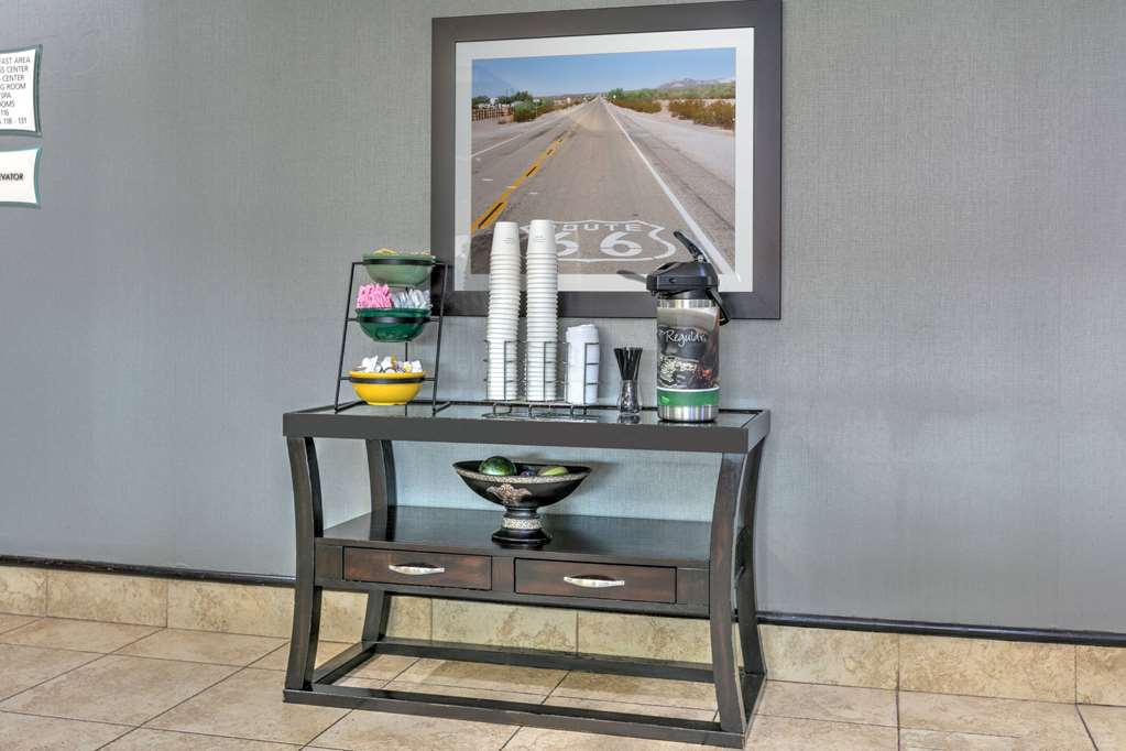La Quinta Inn & Suites by Wyndham Tulsa Airpt Expo Square - photo 68