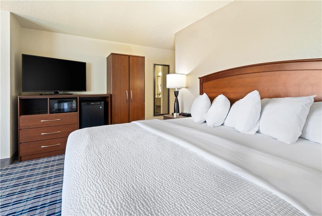 AmericInn by Wyndham Dickinson - photo 16