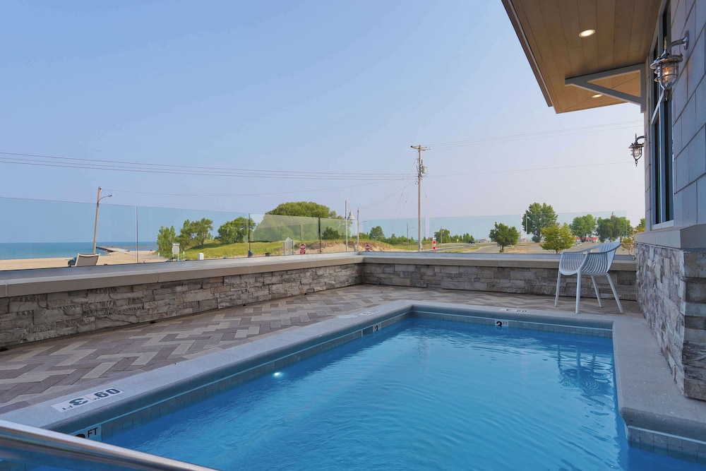 Hampton Inn & Suites Manistee Waterfront - photo 29