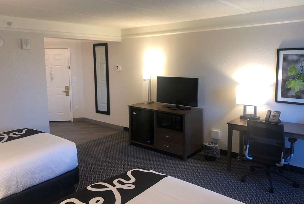 La Quinta Inn & Suites by Wyndham Panama City - photo 11