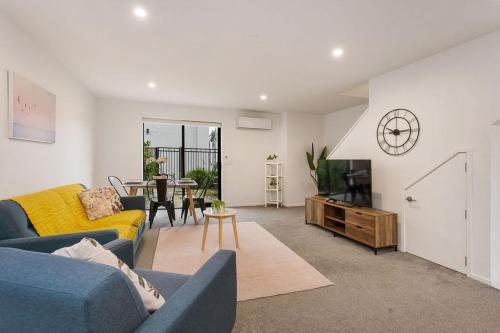 Light & Spacious 2Bdrm Townhouse Off Street Park — 4-Star Luxury Hotel in Christchurch, New Zealand