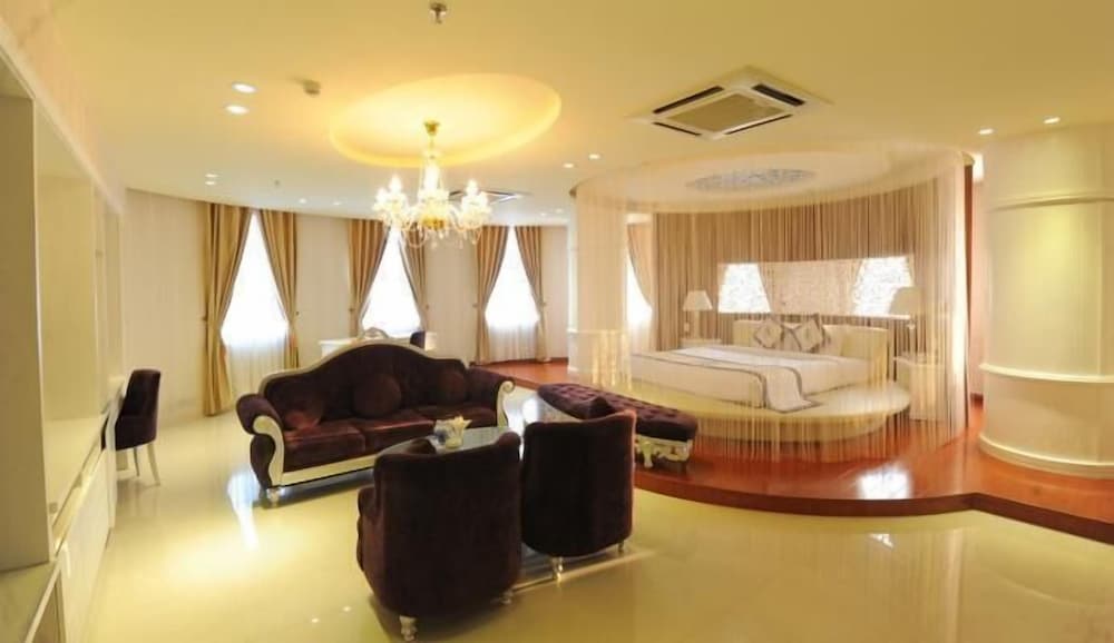 Viet Uc Hotel — Ben Tre — photo 2