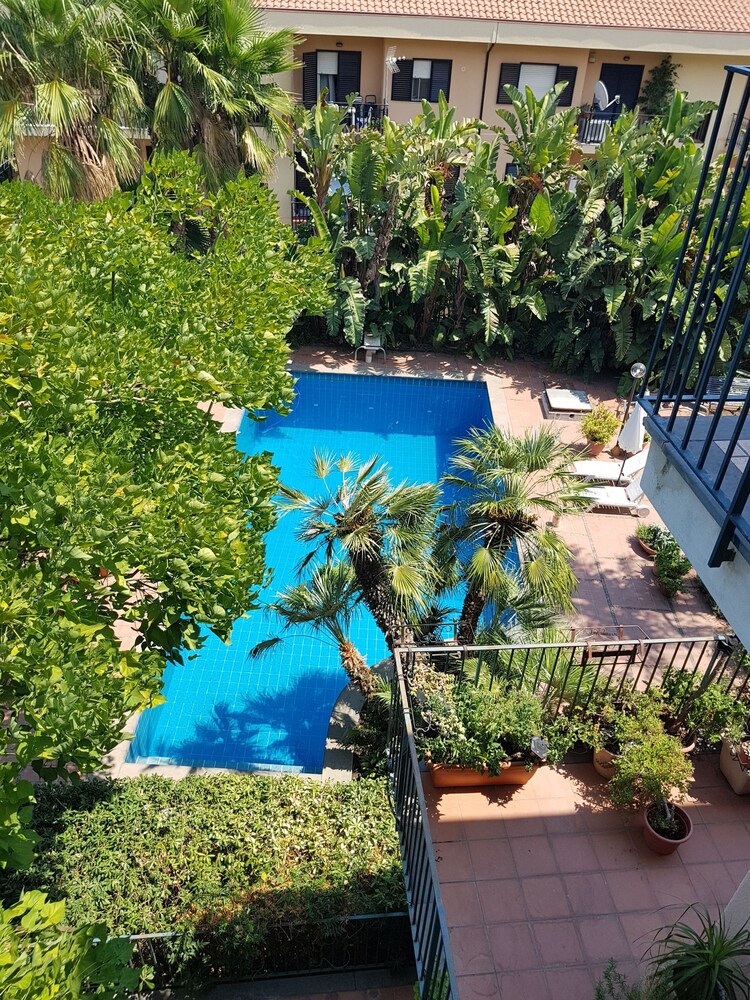 Il Glicine Acitrezza — hotel in Aci Castello
