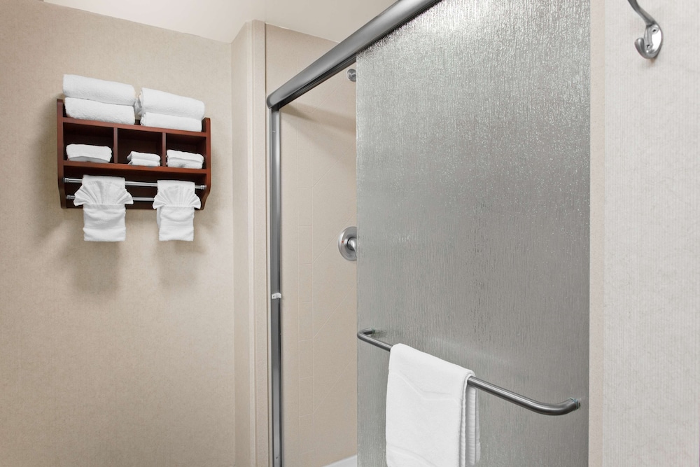 Hampton Inn & Suites Oakland Airport Alameda - photo 18