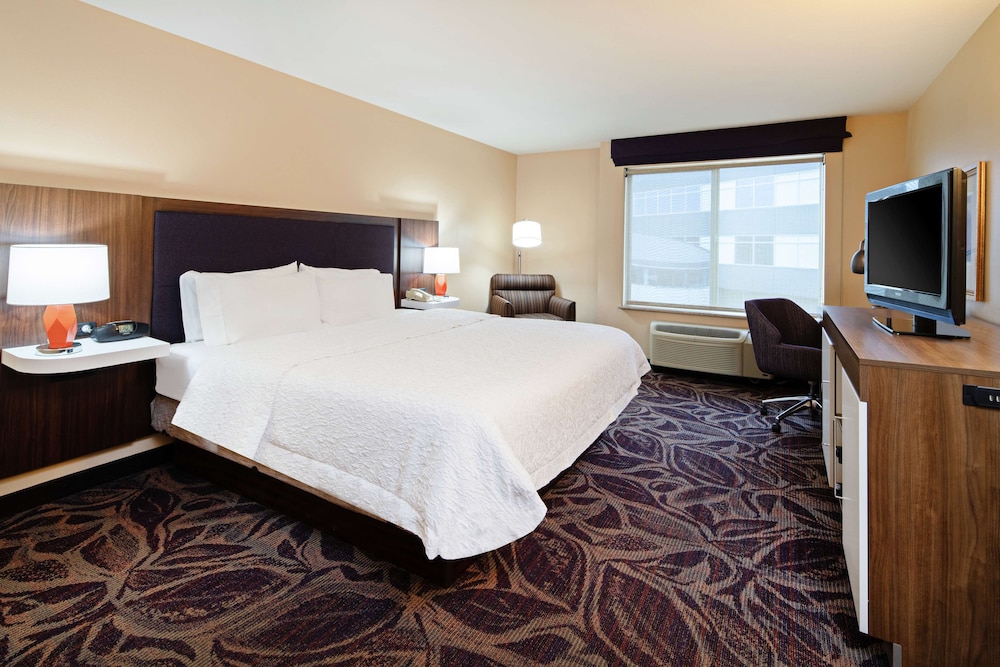 Hampton Inn & Suites Bremerton - photo 13
