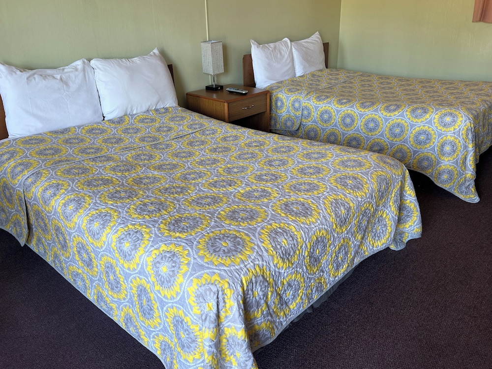 Midtown Inn & Suites - photo 14