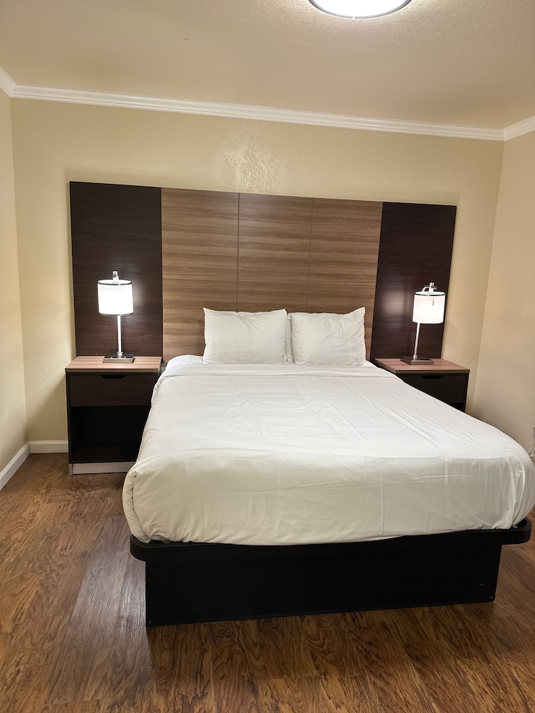 Beachwalker Inn and Suites - photo 4