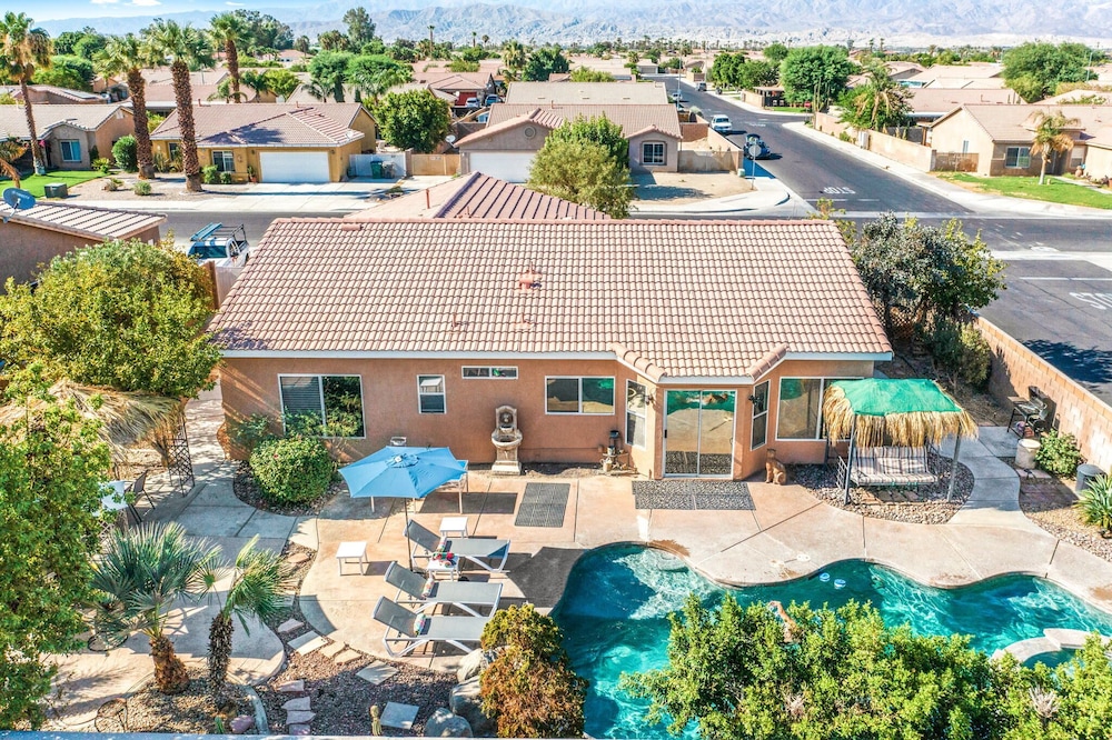 4BR Retro Game Room Theater Pool & Spa - photo 44