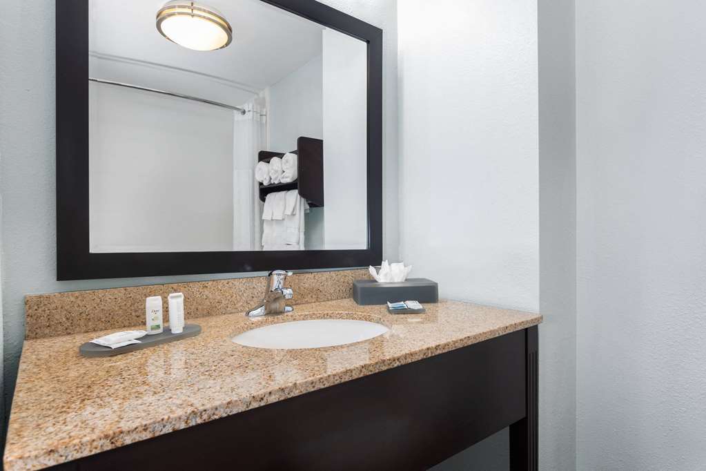 La Quinta Inn & Suites by Wyndham Bonita Springs Naples N. - photo 30