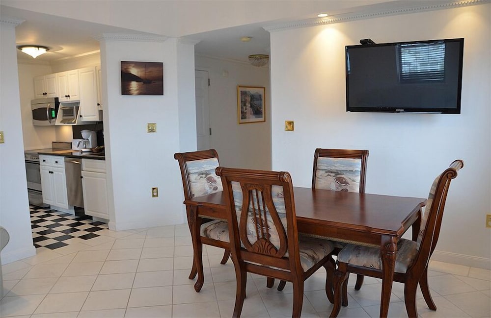 The Flanders Hotel - photo 17