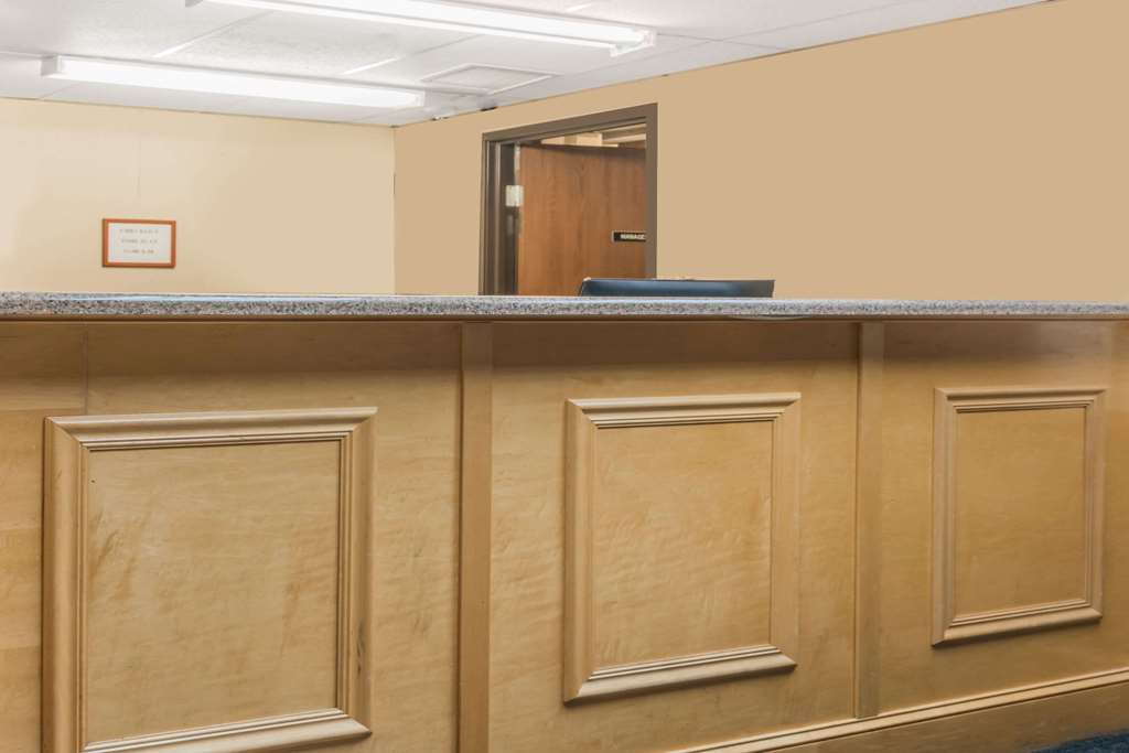 Super 8 by Wyndham Brooklyn Center MPLS - photo 3