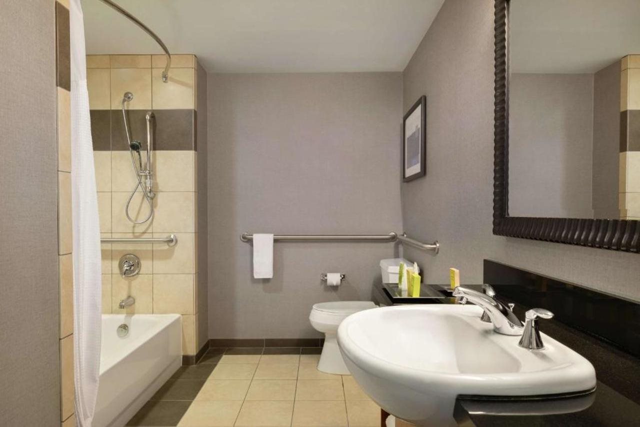 Hilton Baltimore BWI Airport - photo 13