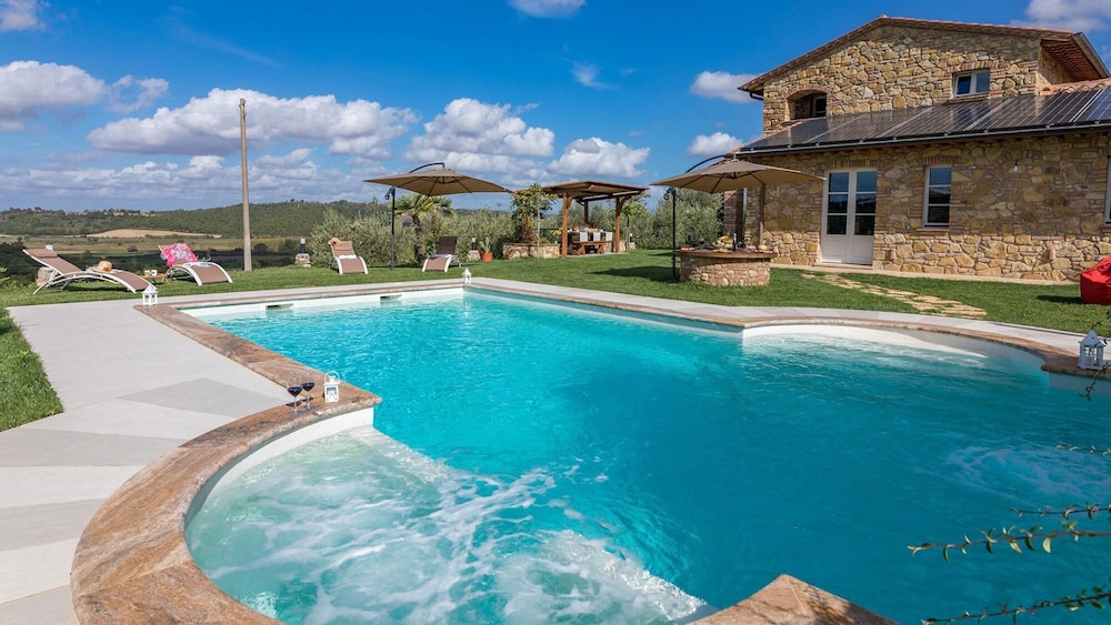 La villetta di Dante 6 Emma Villas — 4-Star Luxury Hotel in Citta Della Pieve, Italy