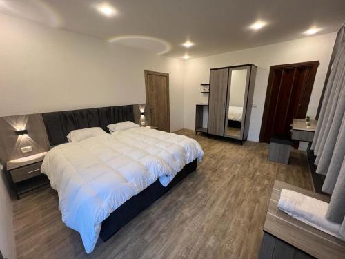 Caprios motel in Al Jizah, Jordan